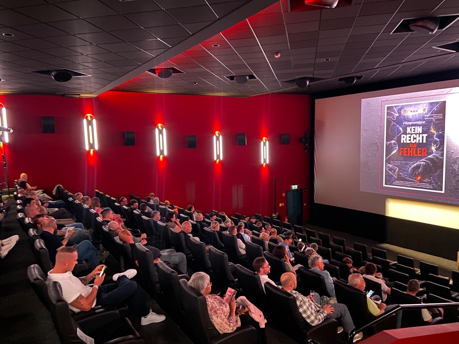 Filmpremiere-Kein-Recht-auf-Fehler-04-Publikum